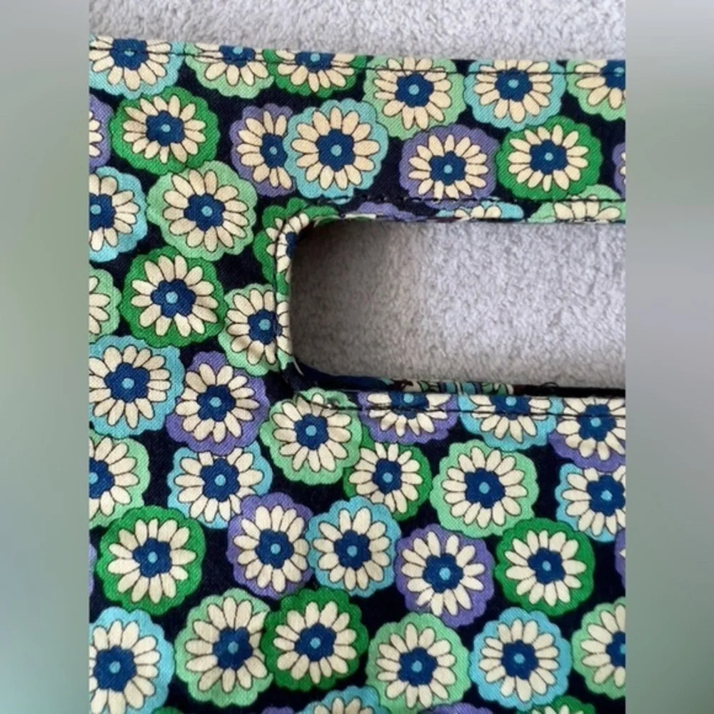 Vera Bradley - Picture 9 of 14